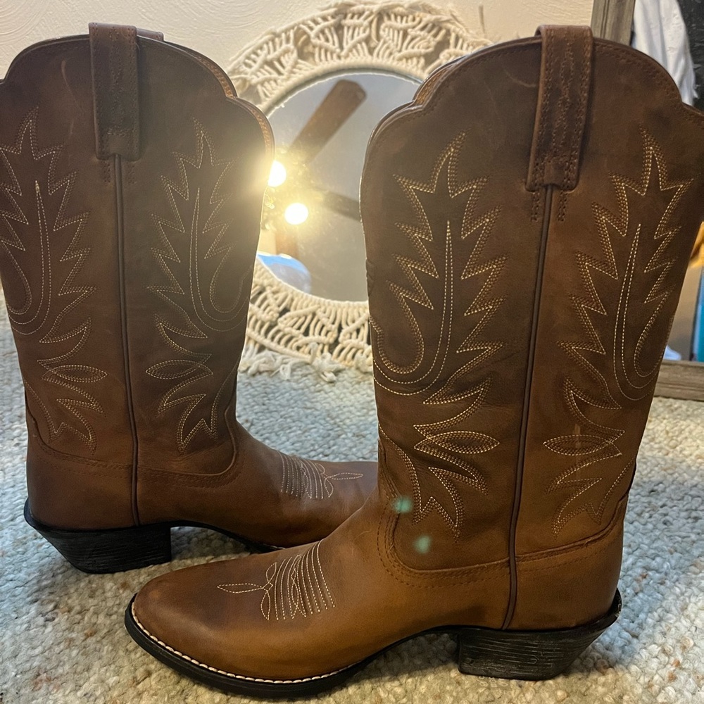 Almost brand new boots. Worn a few times.